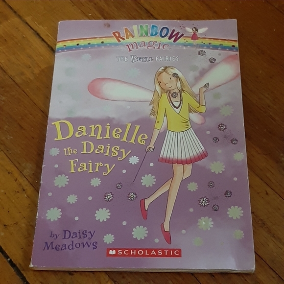 Lot of 22 Rainbow Magic Fairy Books - Picture 12 of 16